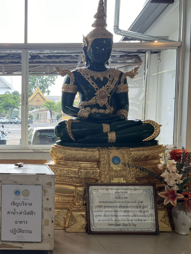 วัดธาตุทอง เอกมัย