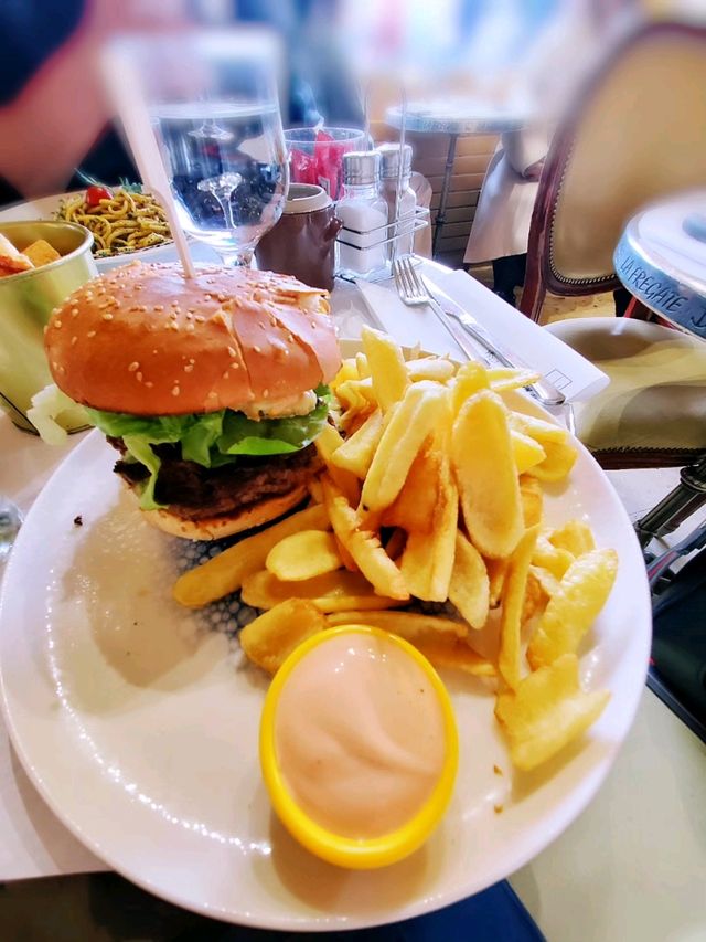 好有法國情懷氣氛的餐廳🍽
