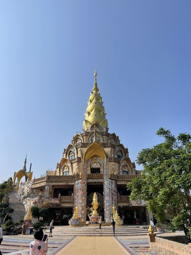 วัดพระธาตุผาซ่อนแก้ว – ไหว้พระเสริมบุญบนเขา
