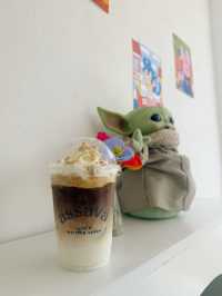 Assava Cafe & Learning Space สีขาวมินิมอล