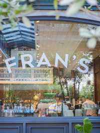 【バンコク】不動の大人気店‼︎閑静な住宅地に突如現れる素敵空間「Fran's」