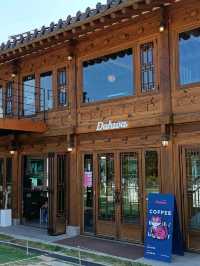 在韓屋內喝咖啡Dohwa Coffee