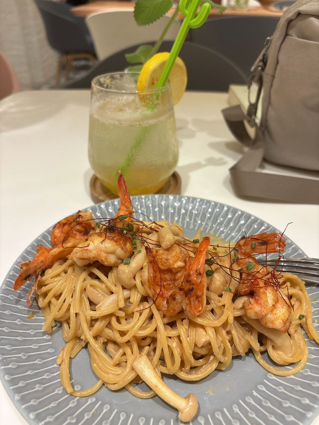 🌧️ 雨天療癒系｜澳門寵物友善小店 —— 芳堂 Little Kitchen 