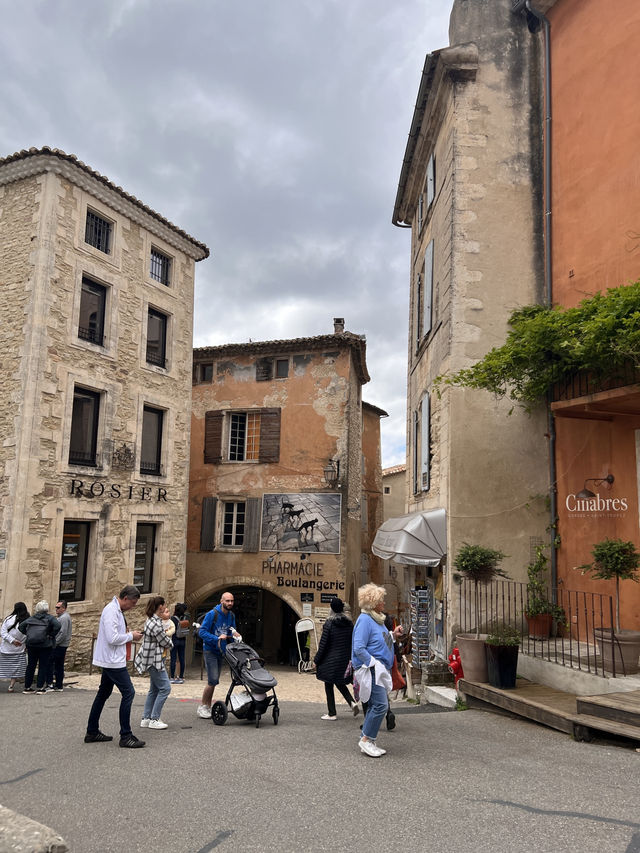 Gordes หมู่บ้านบนยอดเขาที่สวยที่สุดในฝรั่งเศส
