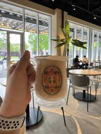 🌧️ หน้าฝนแบบนี้… ไปหลบฝนที่โลกเวทมนตร์กันมั้ย?