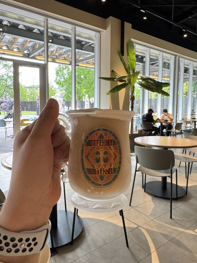 🌧️ หน้าฝนแบบนี้… ไปหลบฝนที่โลกเวทมนตร์กันมั้ย?
