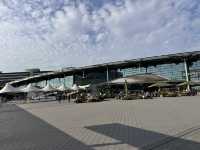 【スキポール空港 & I amsterdam｜旅の始まりを彩る玄関口とシンボル】
