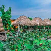 คาเฟ่และร้านอาหาร Vibe ดีริมสระบัวร่มรื่น