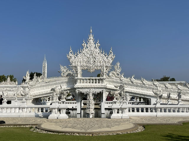 วัดร่องขุ่น สถาปัตยกรรมอันงดงามดั่งบนสวรรค์