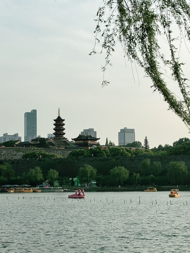 Xuanwu Lake