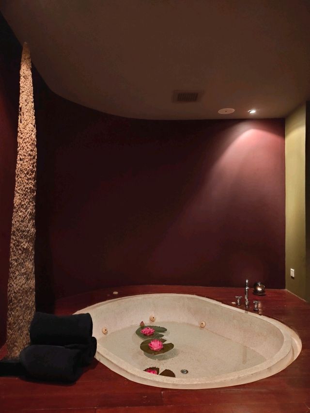 A Rejuvenating Khmer Massage at Bodia Spa  