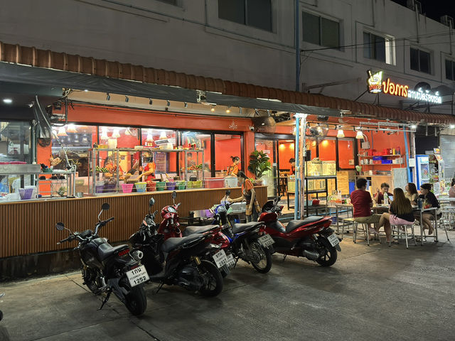 Local Flavours, No Frills: Porpran Larb Phed Roi Et at Huai Khwang
