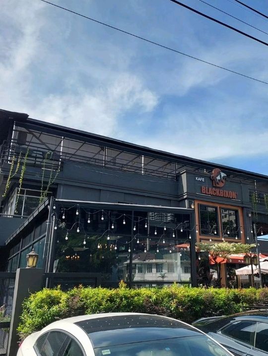 Black bixon cafe