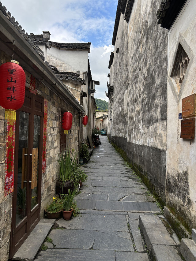 古き良きのどかな村の風景に出会う西逓