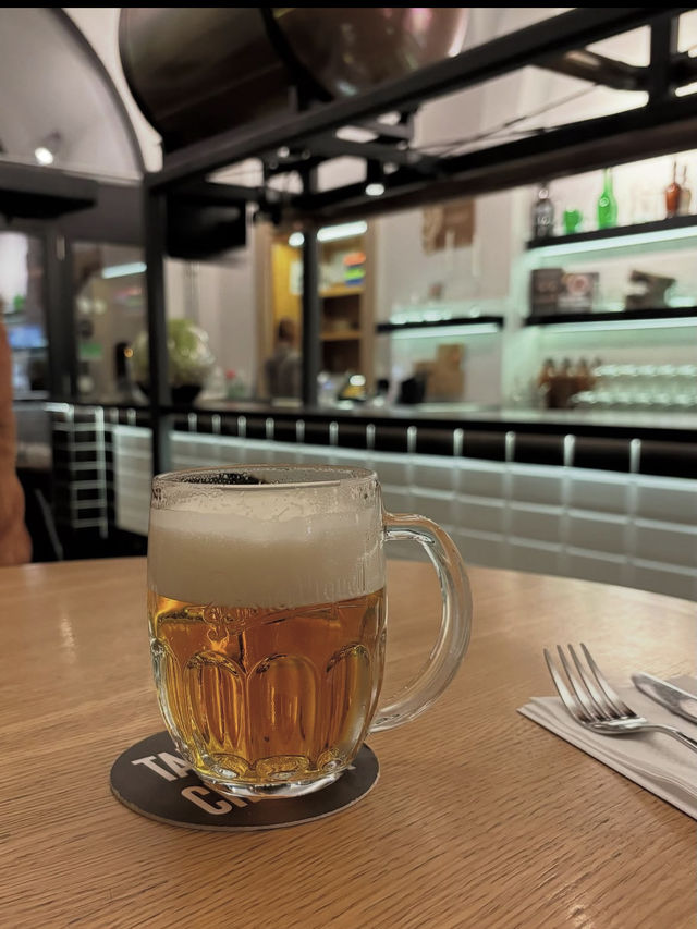  🍖チェコ名物・グラーシュ（Guláš）｜ビールが進む、濃厚ビーフシチュー