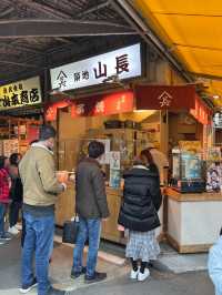 🍢 A Tasty Stroll Through Tsukiji Outer Market – Tamagoyaki, Ramen, Seafood & Soft Serve 🍦