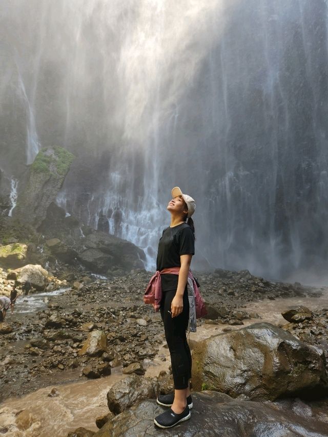 Tumpak Sewu: A Thousand Falls, One Unforgettable View 🌊⛰️