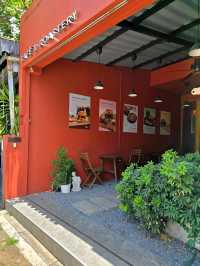 Lapinta Cafe & Roastery คาเฟ่สีส้ม