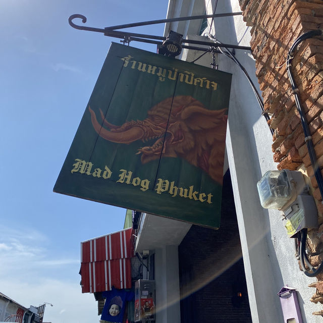 ร้านหัวหมู (Hog’s Head Phuket / Mad Hog Tavern
