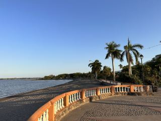 [ทะเลสาบนิการากัวเมื่อมองจากเมืองกรานาดา | ทิวทัศน์อันแสนสุขของเมืองเก่าและธรรมชาติ]