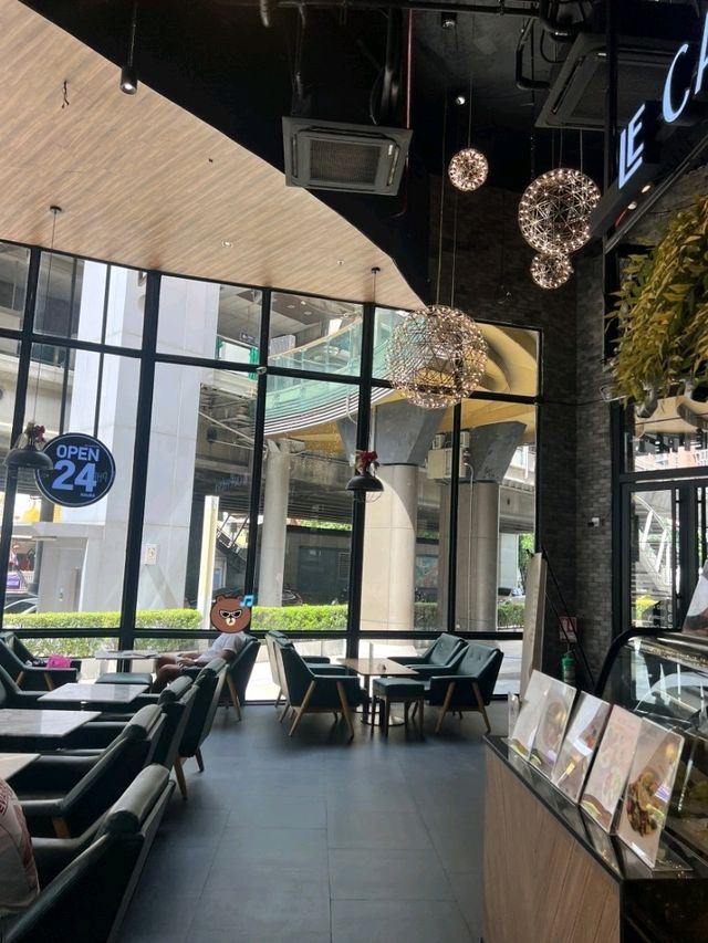 Cafe Le Phenix Gateway