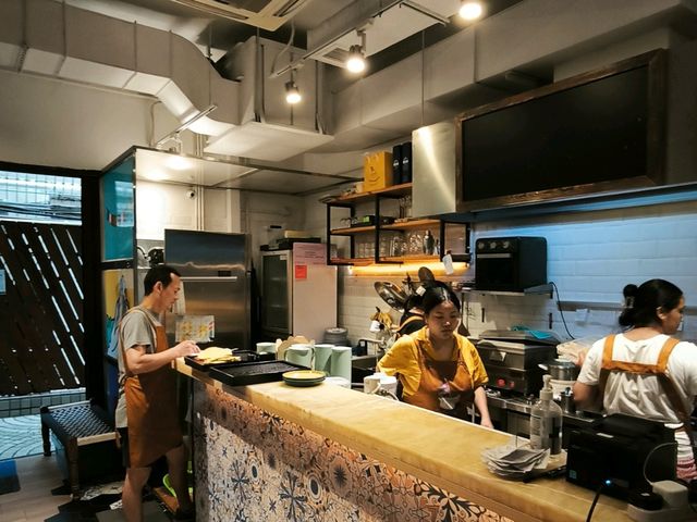 【饃饃餃子】乃正宗尼泊爾食館,好有傳統風味,支持！