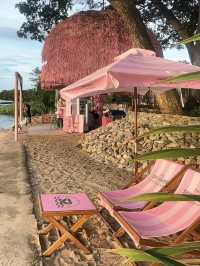 The Sky River Club บีชบาร์สีชมพูสุดคิวท์ริมน้ำกาญ