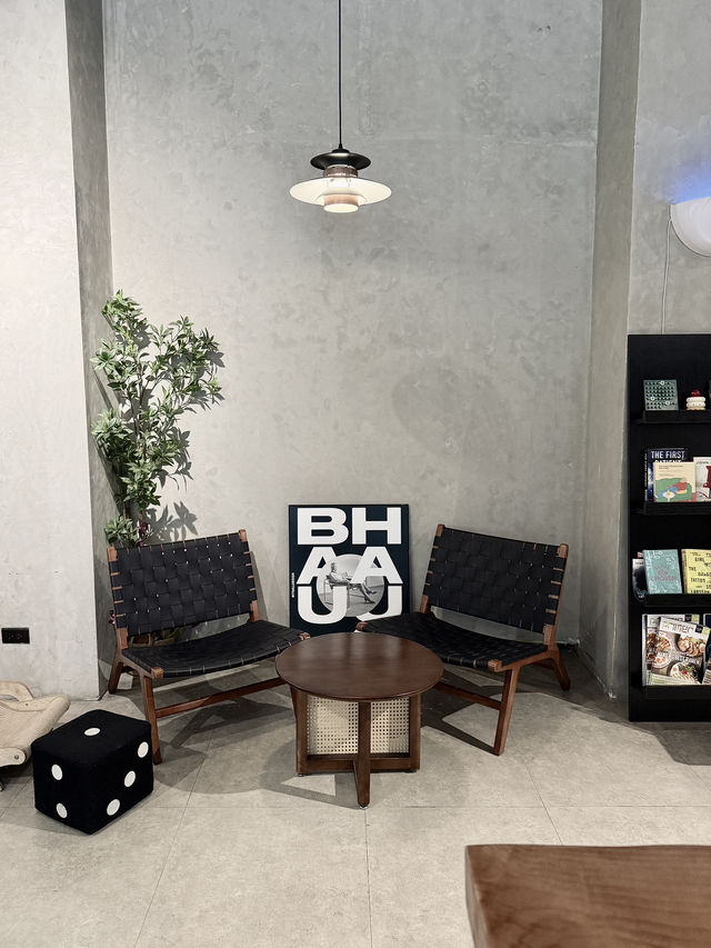 MOMENT COFFEE – A Stylish Chill Spot in the Heart of Makati