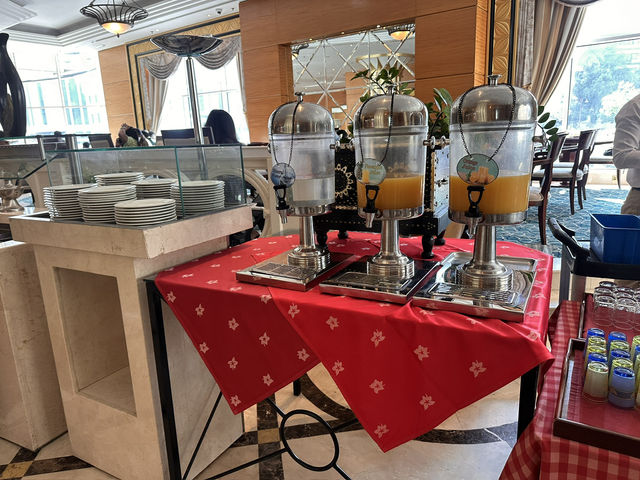 【Corniche Hotel／コーニッシュ ホテル｜アブダビ“五つ星体験が5,000円宿泊で叶う快適ステイ”】