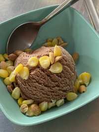 🍨นัฐพรไอศครีมกะทิสด – ร้านประจำที่ต้องแวะทุกครั้ง