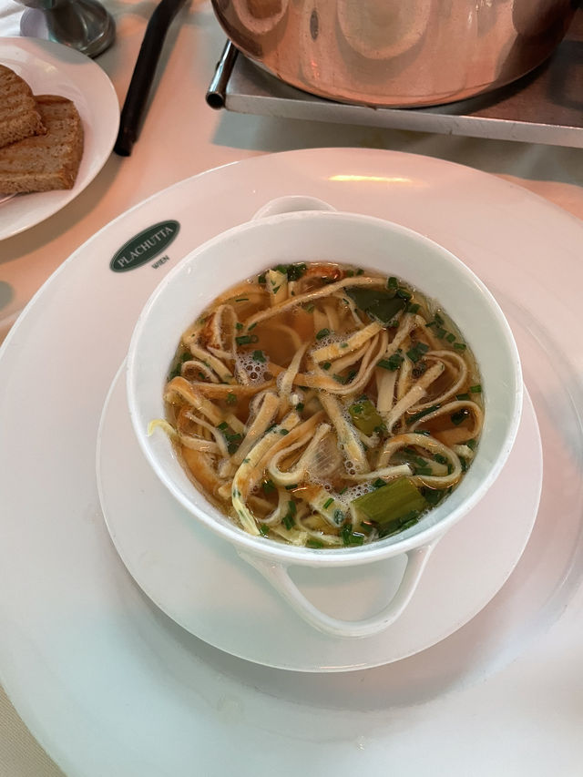 🚋 헝가리에서 전차 타고 비엔나로 – 도착하자마자 찾은 우리의 첫 맛집은?