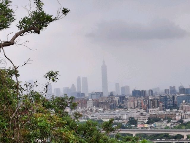 Explore the Jiantan Mountain Observatory near Jiantan MRT station in Taipei, Taiwan