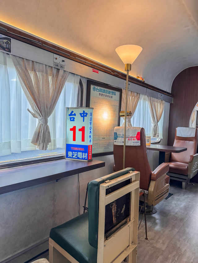 在時光靜止的車廂裡享受午後一杯咖啡、一份甜點
