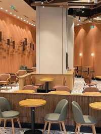 Starbucks Lotte Liễu Giai offers a familiar
