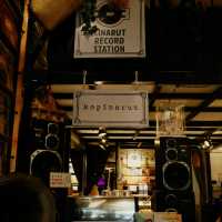 Groove Tracks and Retro Echoes