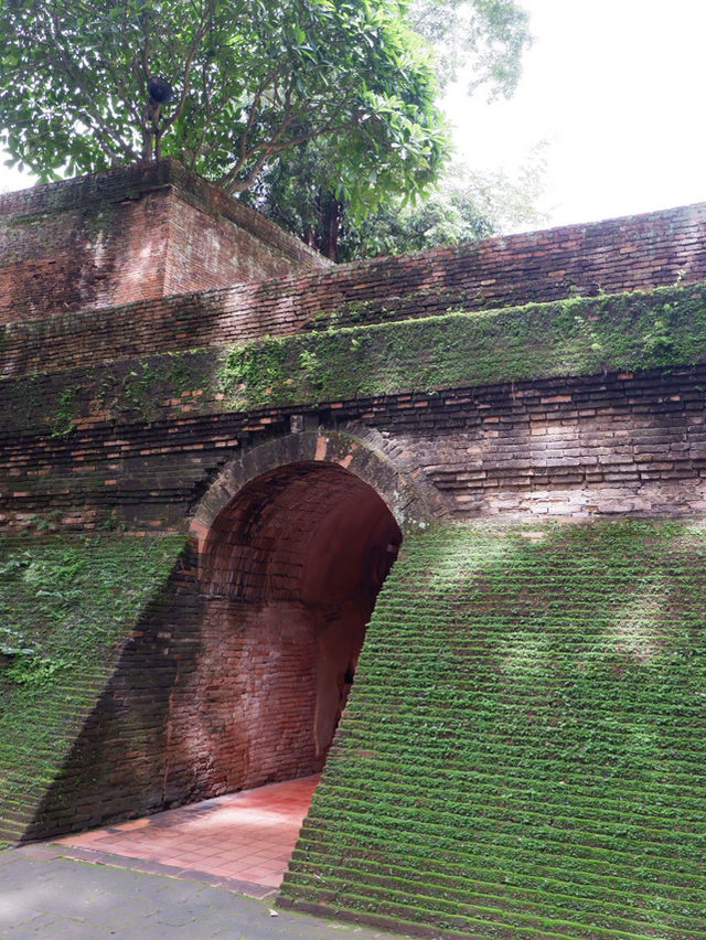วัดอุโมงค์ (Wat Umong)