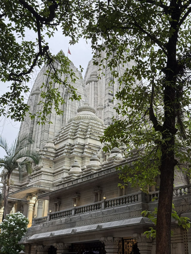 【インド・コルカタ Birla Mandir】白亜の壮麗さに心奪われるヒンドゥー教寺院
