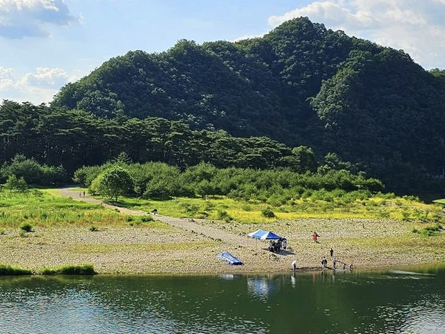 Cheongnyeongpo: Where History Meets Dramatic Nature – A Solo Traveler’s Riverside Journey"** 🏞️📜