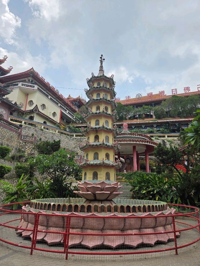 📍Kek Lok Si Temple – สายบุญ สายชิล ต้องมา!