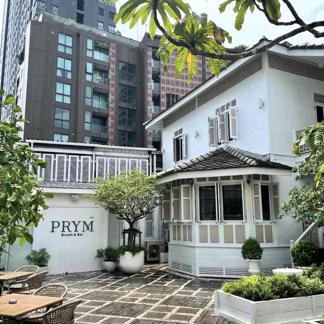 リノベーションされた古い建物を活かしたおしゃれなカフェ＆バー🇹🇭