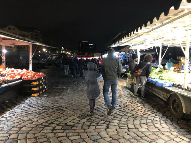 【Fischmarkt Hamburg Altona｜ドイツ・ハンブルク 「眠気も吹き飛ぶ、港町の“朝のエネルギー爆弾
