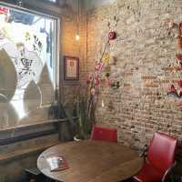 タイの裏路地に潜む落ち着きのあるカフェ「Hei Jii」🇹🇭