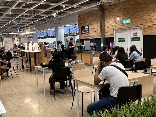 A Tasty Break: Curry Puff at IKEA Tebrau Cafe
