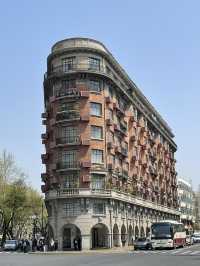 Shanghai Citywalk – From Historic Charm to Urban Elegance 🚶‍♀️🏙️✨