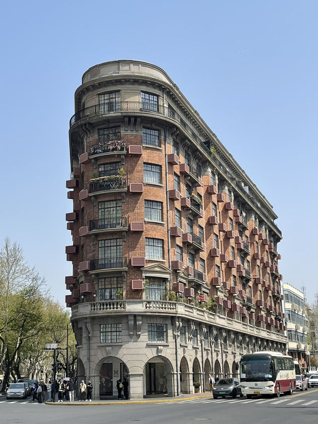 Shanghai Citywalk – From Historic Charm to Urban Elegance 🚶‍♀️🏙️✨