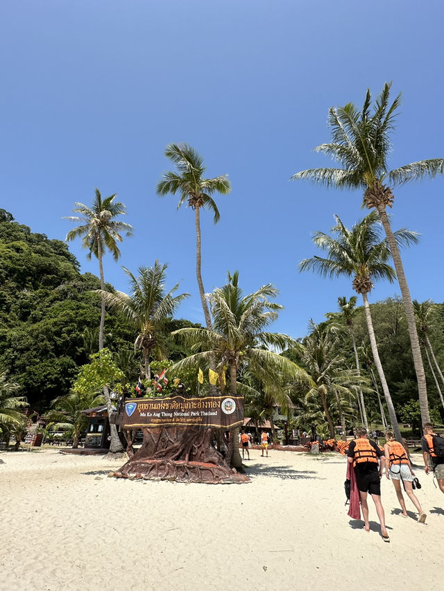 One day trip 📍Mu Ko Ang Thong National Park One day trip 📍Mu Ko Ang Thong National Park