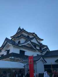 琵琶湖と城下町を一望できる、国宝・彦根城