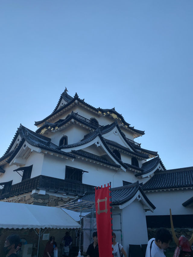 琵琶湖と城下町を一望できる、国宝・彦根城 琵琶湖と城下町を一望できる、国宝・彦根城