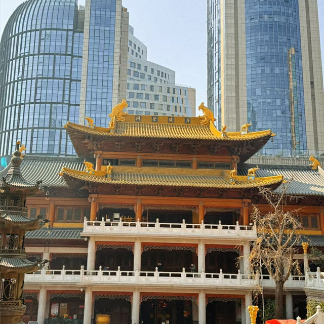 Jingan templeไหว้พระกลางเมือง