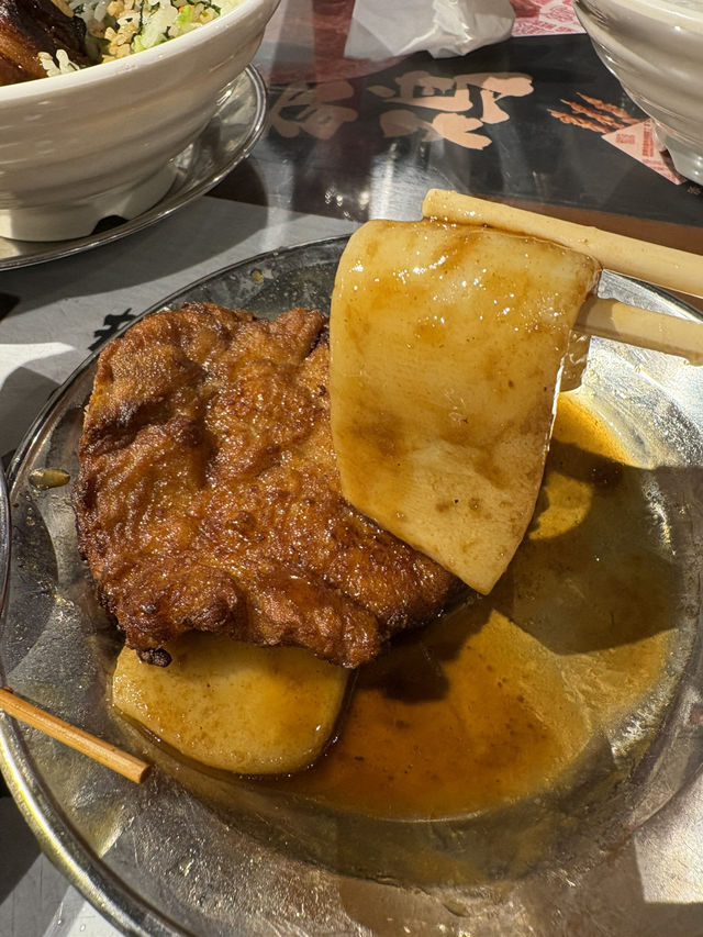 鮮得來上海好味道，排骨年糕童年記憶，東坡肉菜飯堪稱一絕